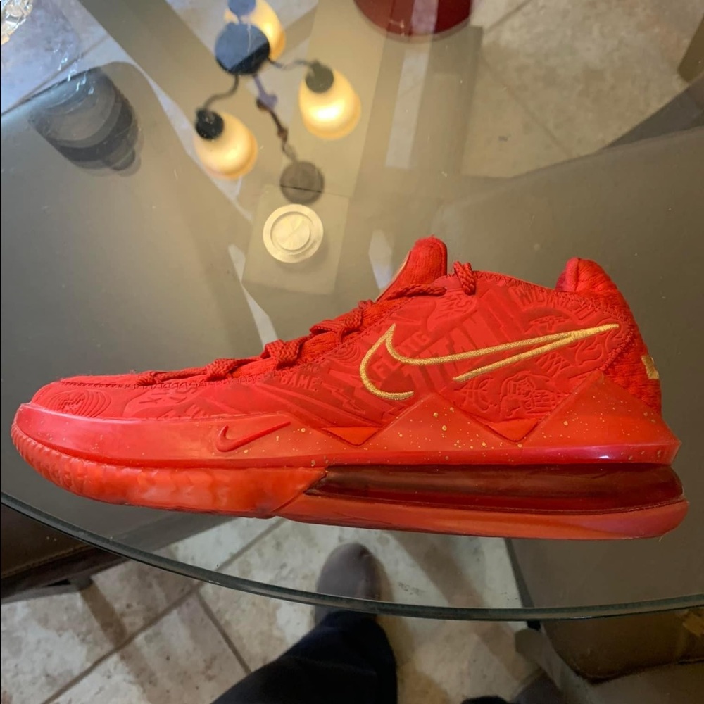 Nike Lebron Mens size 8 barely worn